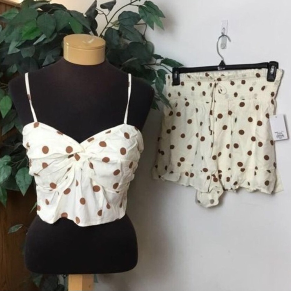SO twist front crop top & short set Woman’s Juniors XL ginger dots